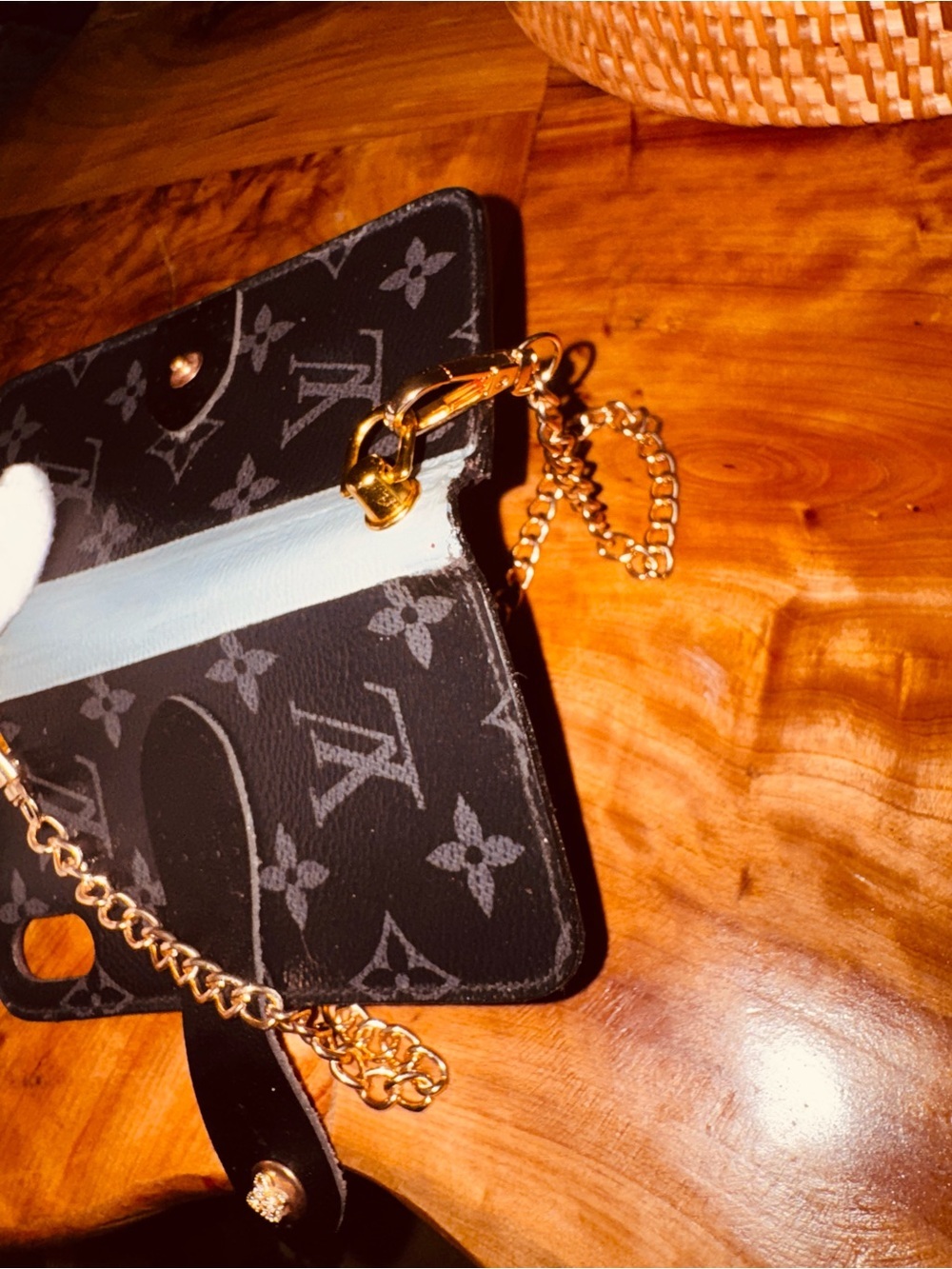 Louis Vuitton Monogram Eclipse iPhone X Folio case reinvented - Picture 13 of 15